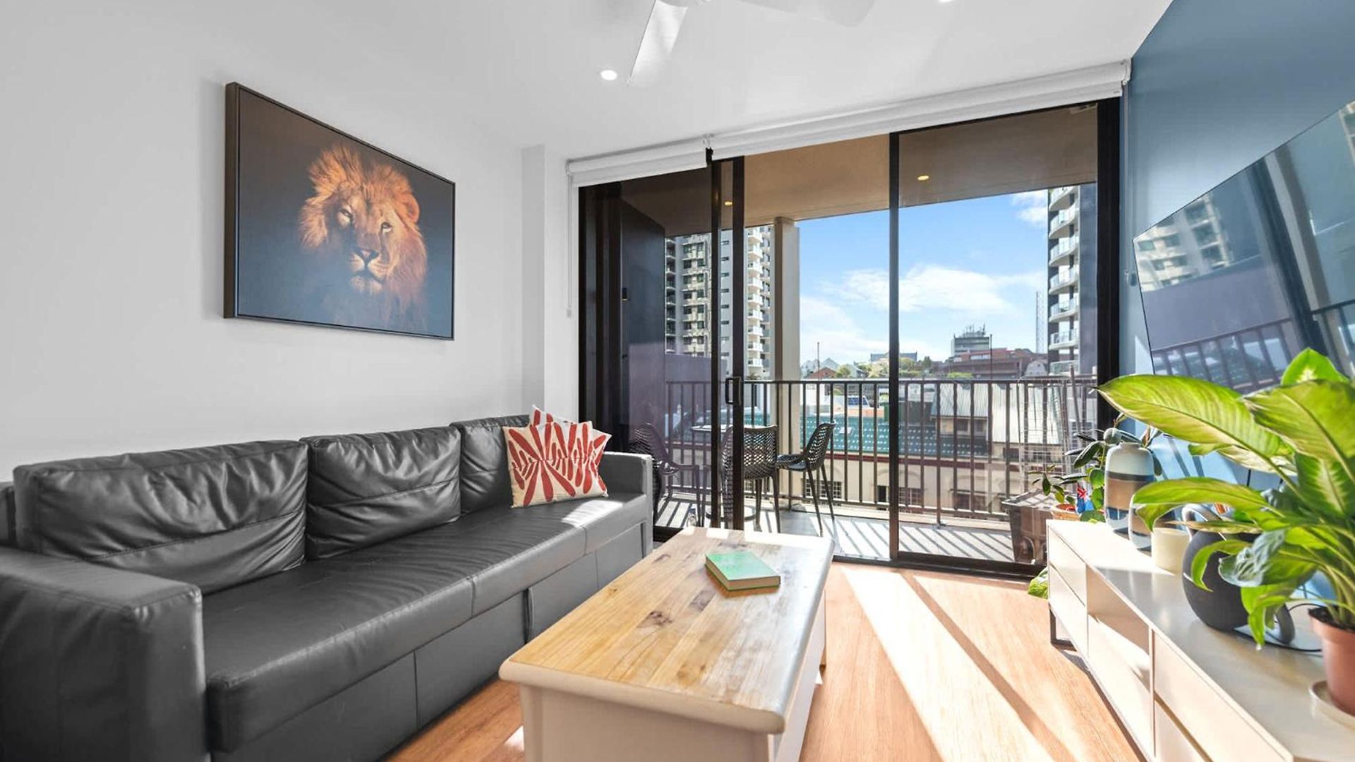 Apartment Spire Residences