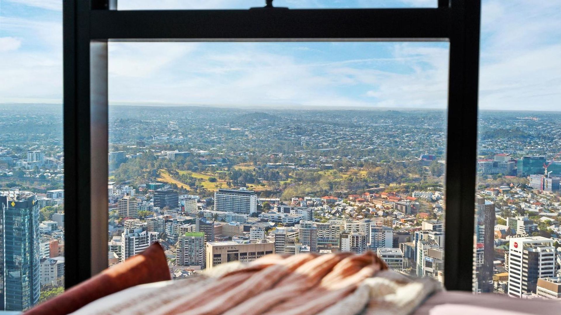 Apartment Skytower - 81st Floor, & River Views, Free Car Parking Brisbane