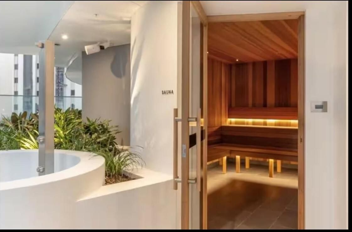 Iconic 1br River Views Sky Deck & Casino Living Brisbane