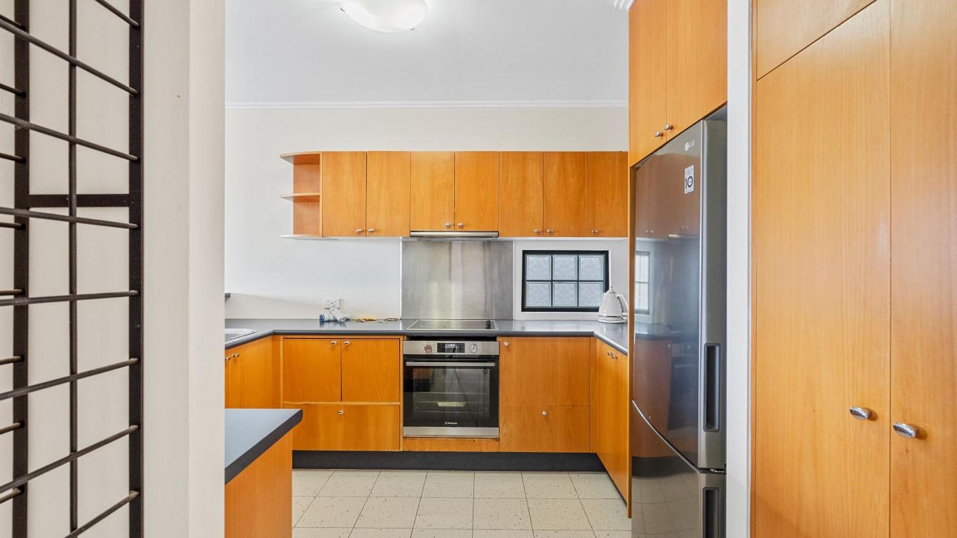 Live The Life, 5 Min To Felons Apartment *