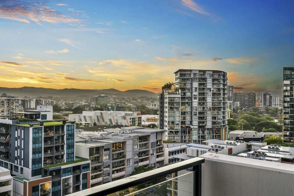 Stylish 2br In Soda Views Parking Apartment