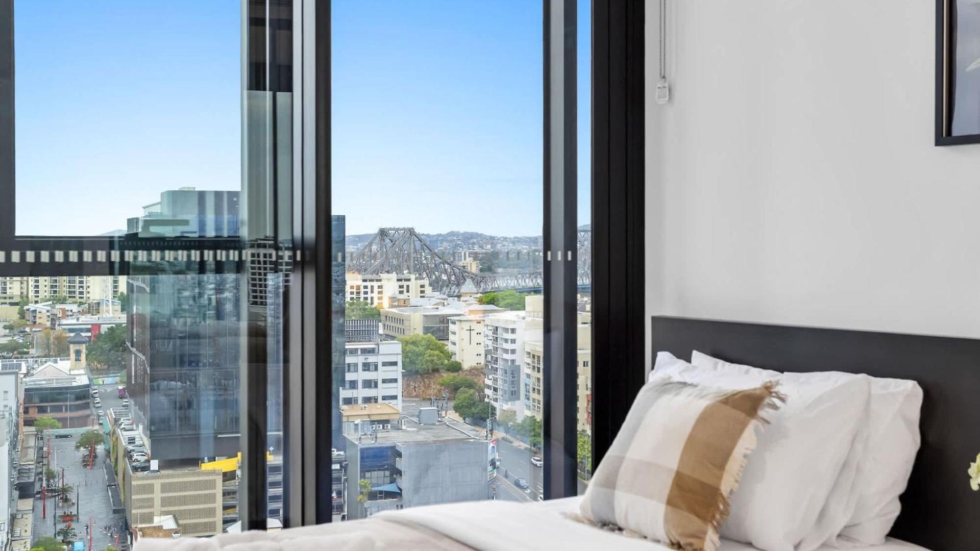 Premium 2br Valley Parking Free Apartment
