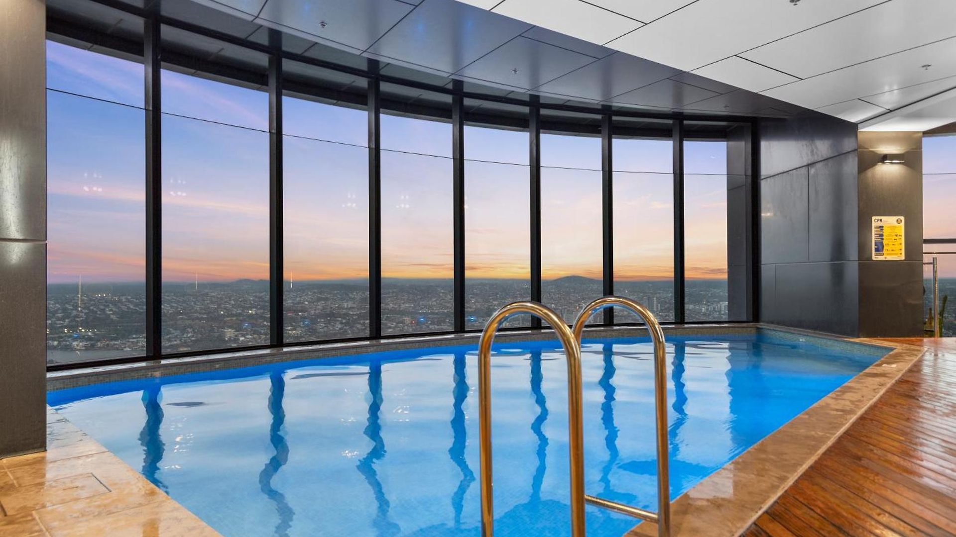 Skytower - 81st Floor, & River Views, Free Car Parking Apartment Brisbane