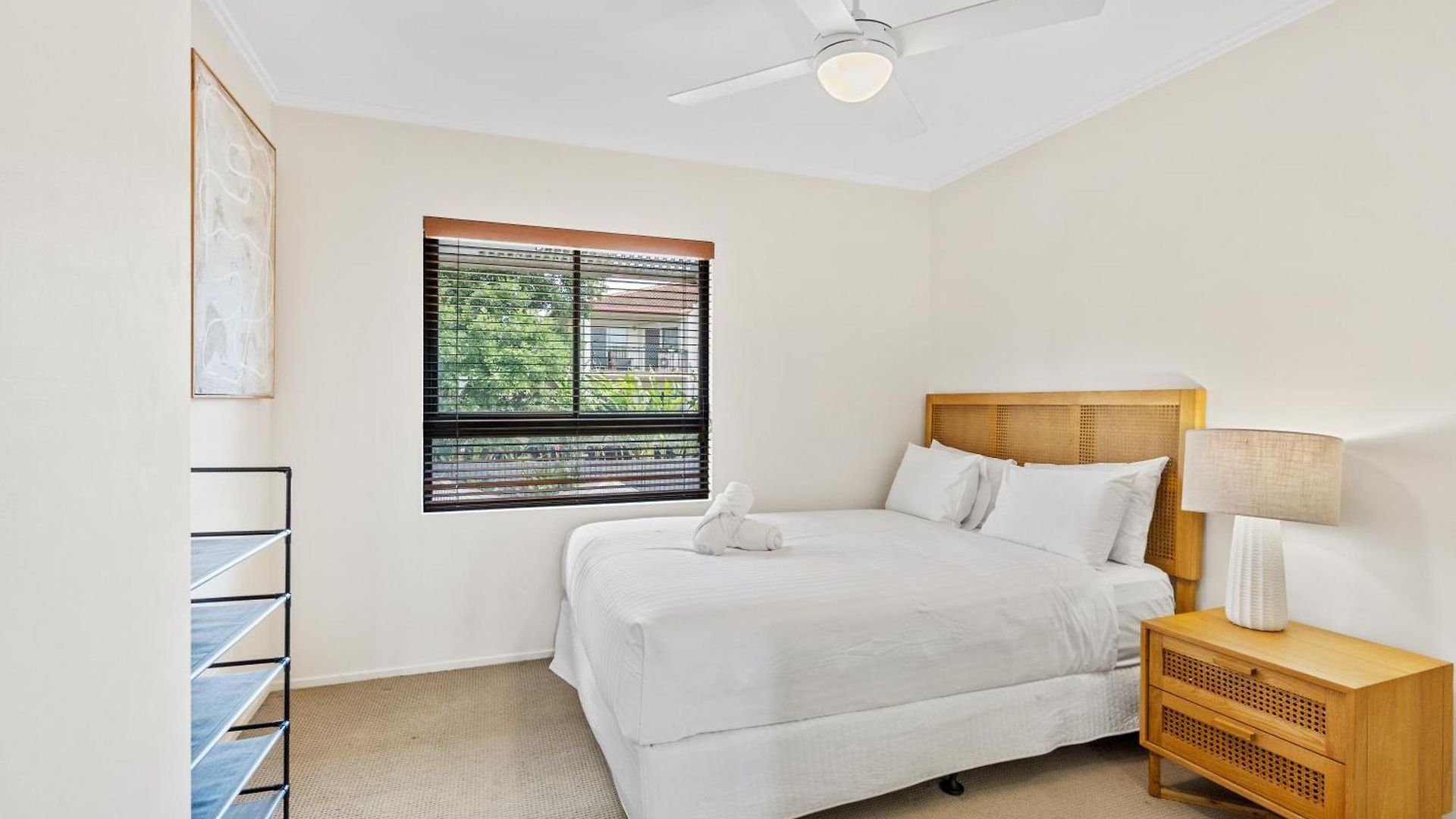 Live The Life, 5 Min To Felons * Brisbane