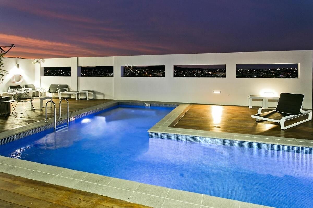 Stylish 2br In Soda Views Parking Apartment