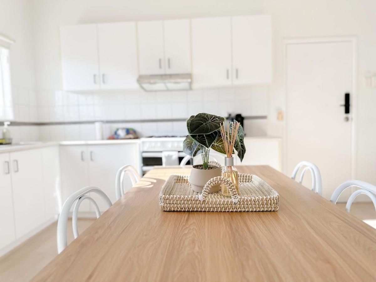 Apartment Penthouse Spot - Sleep 8 - Free Parking - 4km Cbd