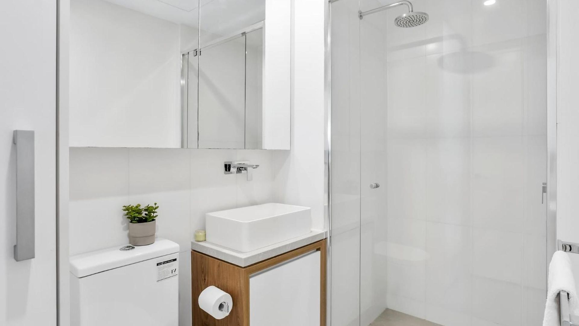 Premium 2br Valley Parking Free Brisbane