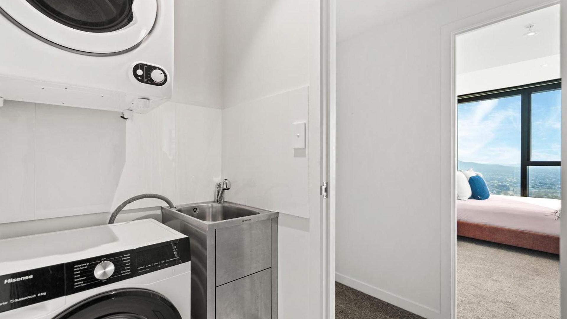 Apartment Skytower - 81st Floor, & River Views, Free Car Parking