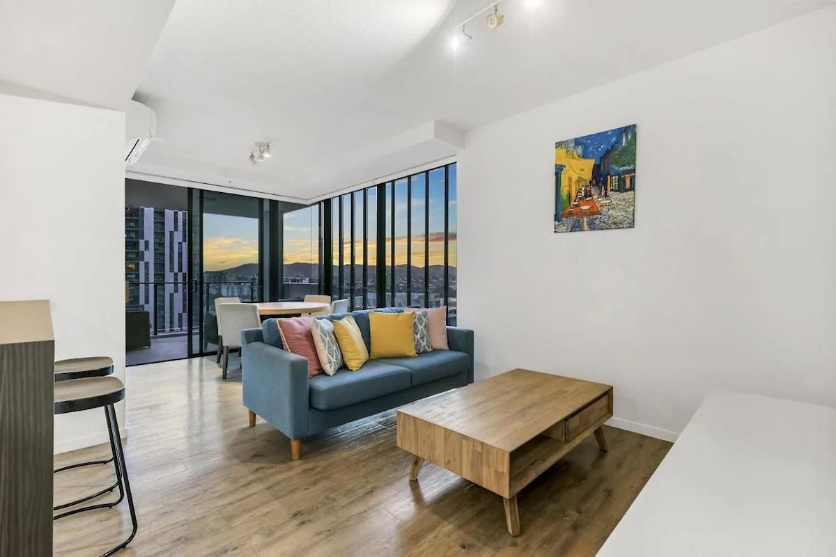 Stylish 2br In Soda Views Parking Apartment