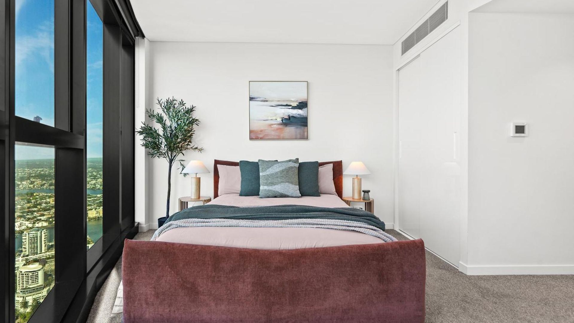 Skytower - 81st Floor, & River Views, Free Car Parking Apartment