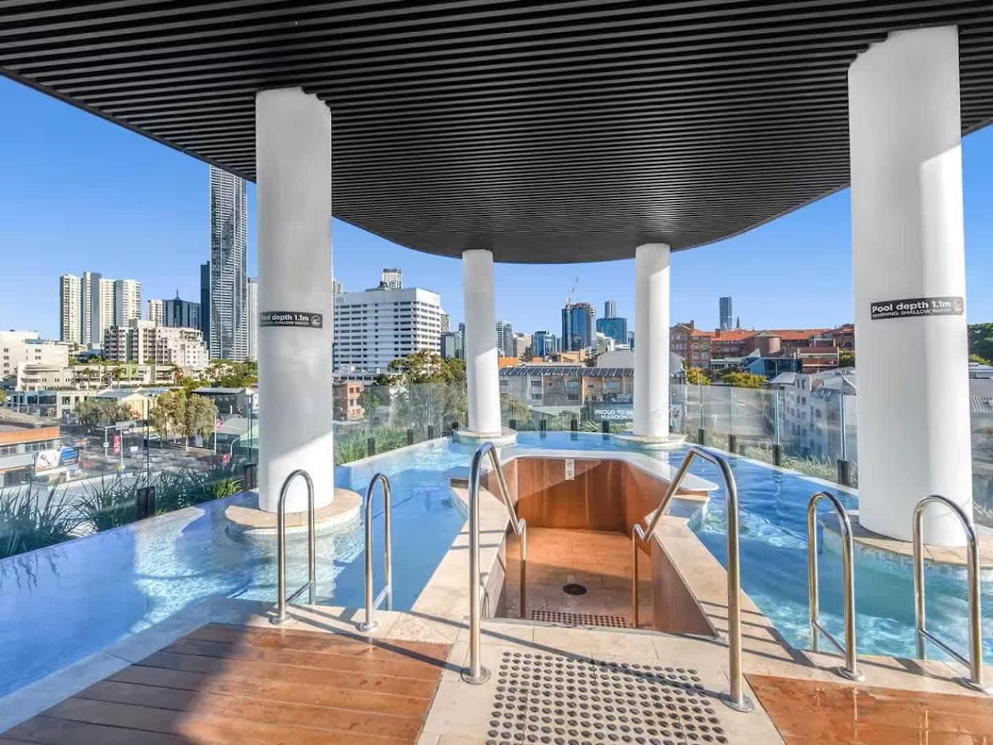 Premium 2br Valley Parking Free Apartment