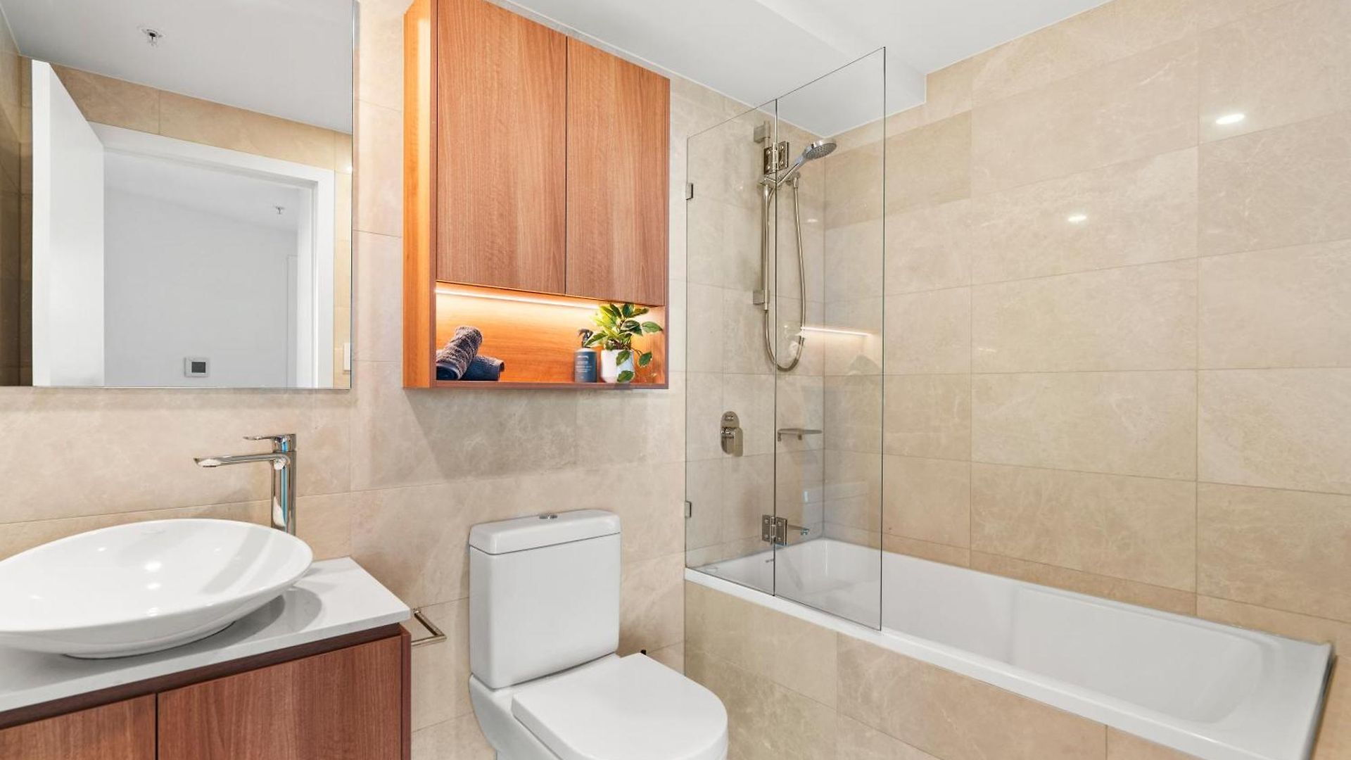 Apartment Skytower - 81st Floor, & River Views, Free Car Parking Brisbane