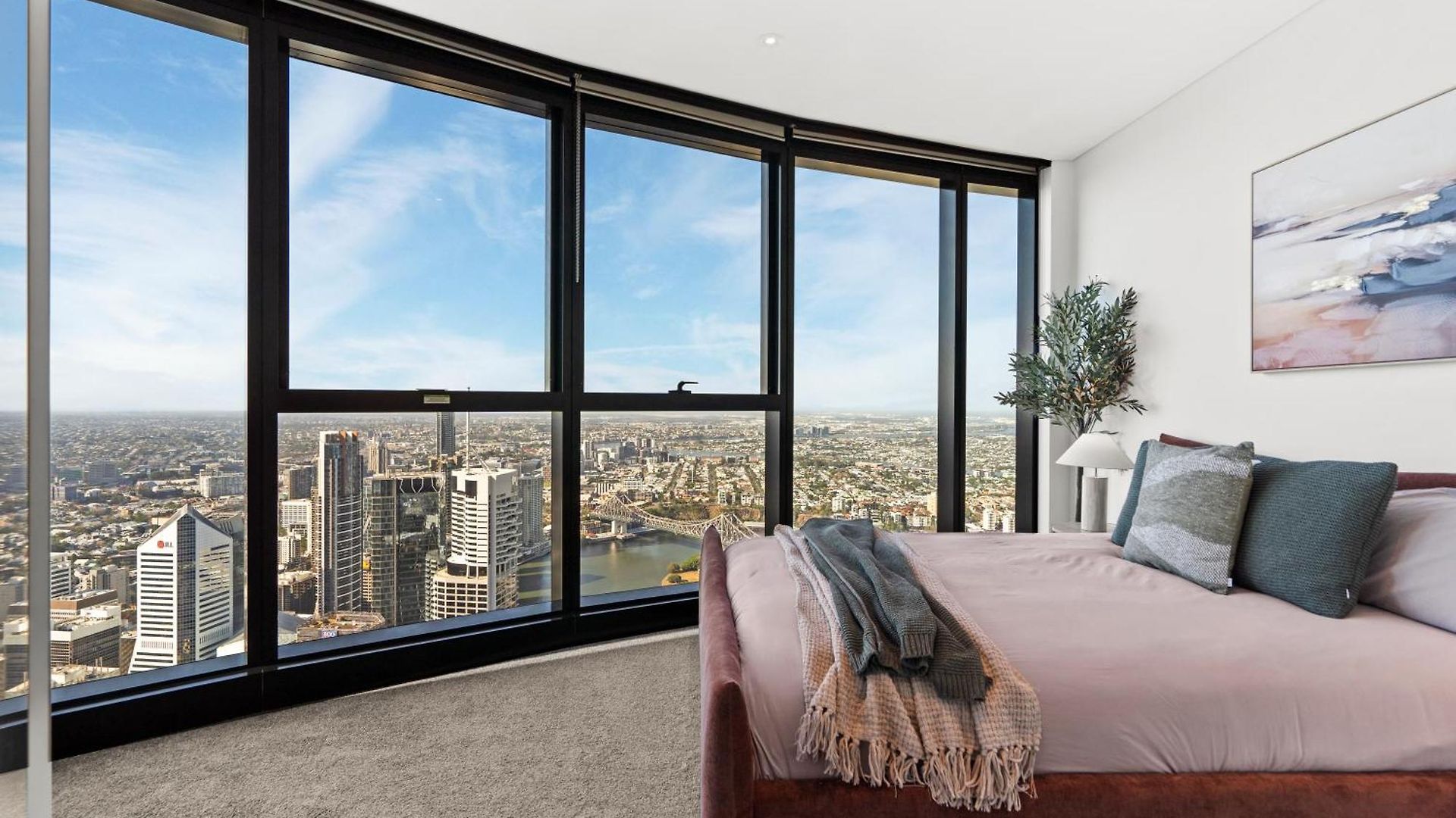 Skytower - 81st Floor, & River Views, Free Car Parking Apartment *