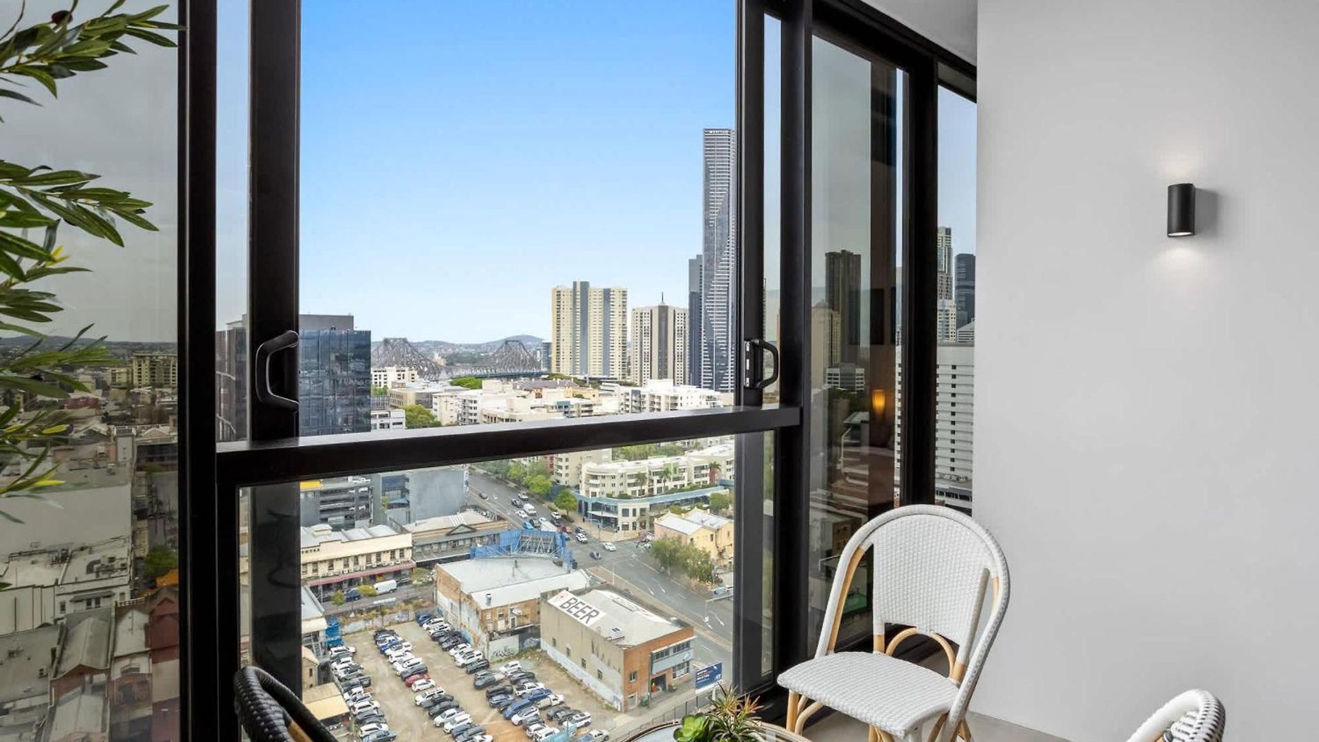 Premium 2br Valley Parking Free * Brisbane