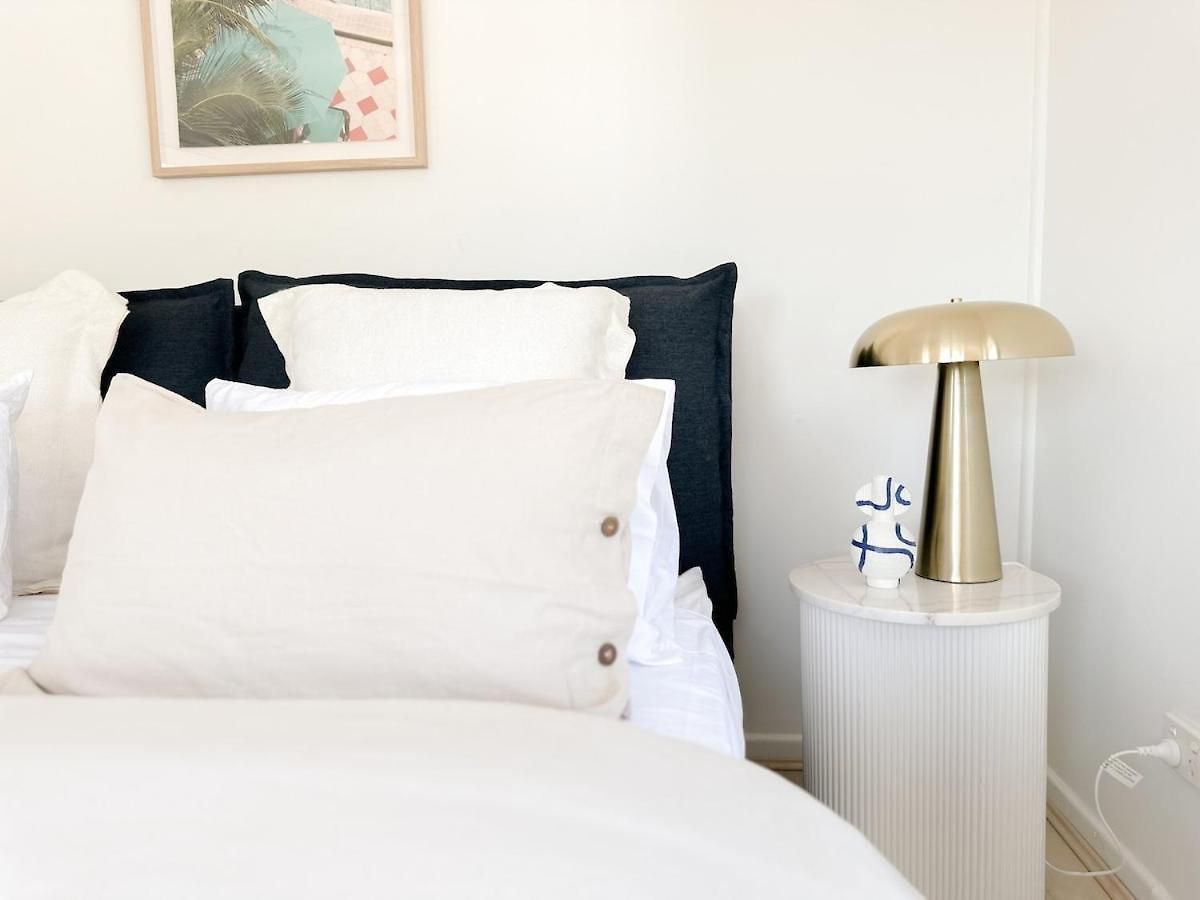 Apartment Penthouse Spot - Sleep 8 - Free Parking - 4km Cbd