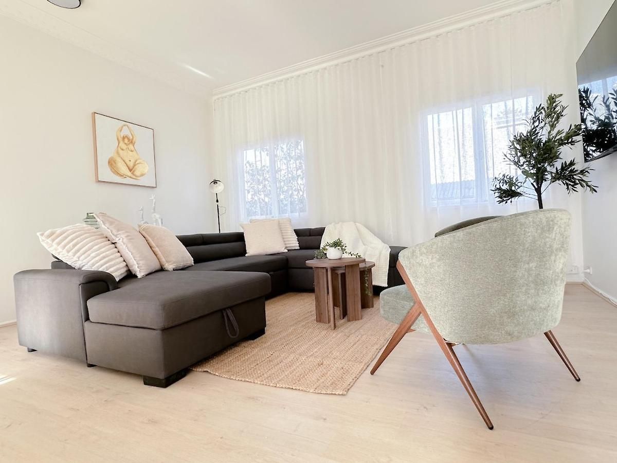 Apartment Penthouse Spot - Sleep 8 - Free Parking - 4km Cbd