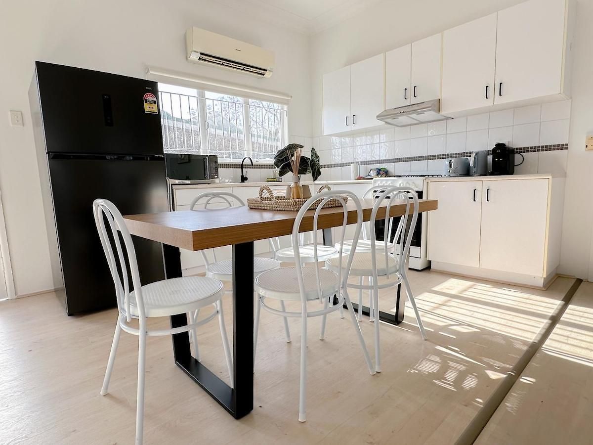 Apartment Penthouse Spot - Sleep 8 - Free Parking - 4km Cbd