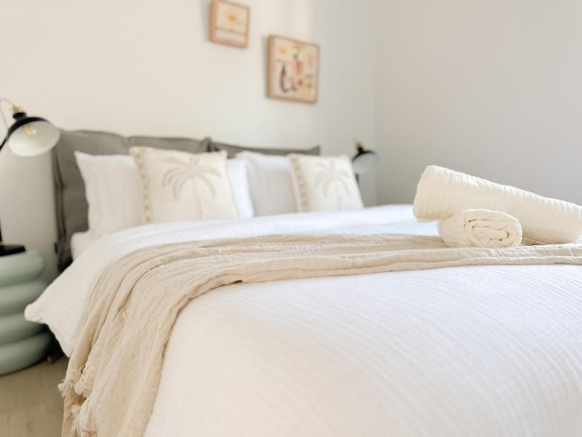 Apartment Penthouse Spot - Sleep 8 - Free Parking - 4km Cbd
