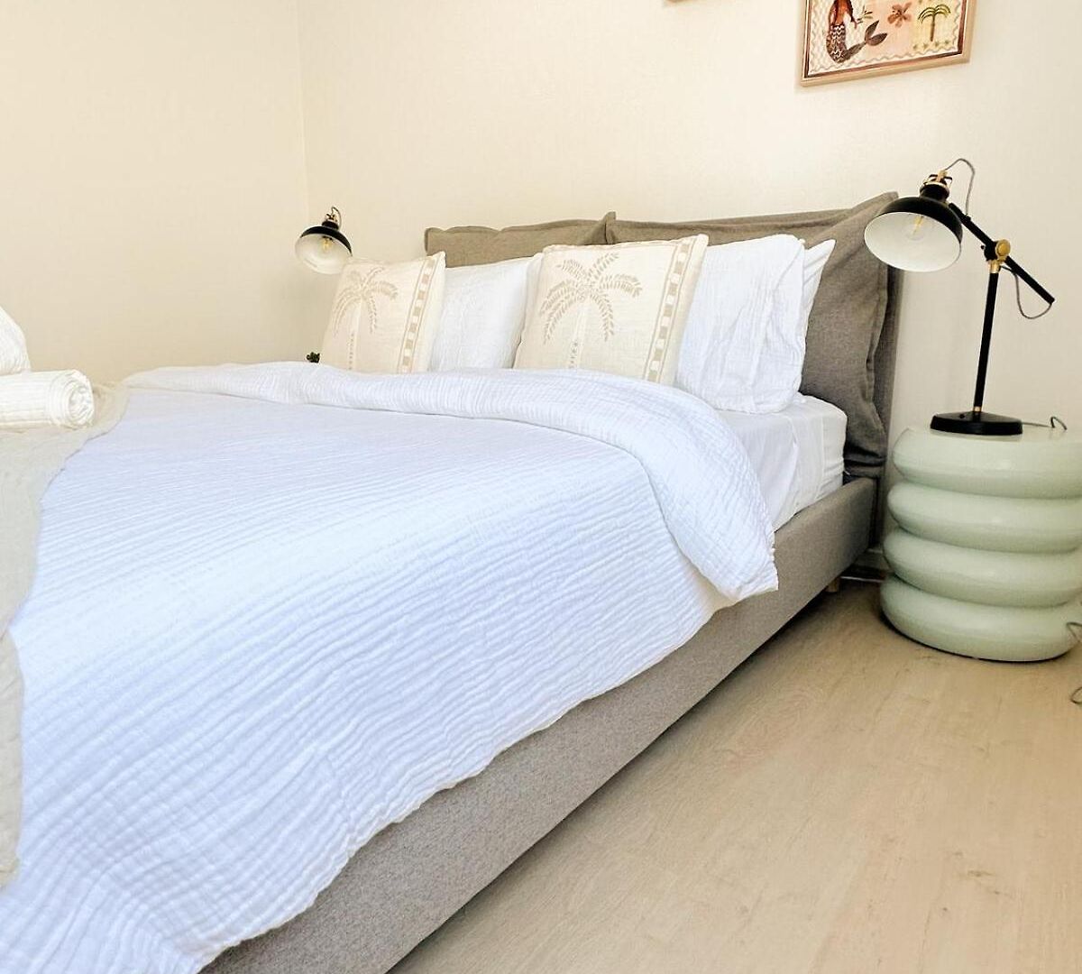 Penthouse Spot - Sleep 8 - Free Parking - 4km Cbd Apartment *