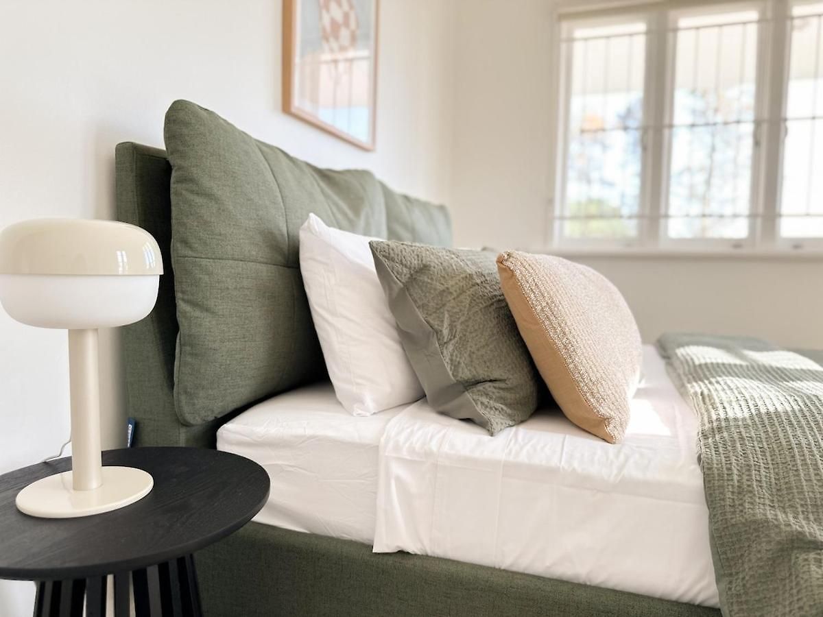 Apartment Penthouse Spot - Sleep 8 - Free Parking - 4km Cbd