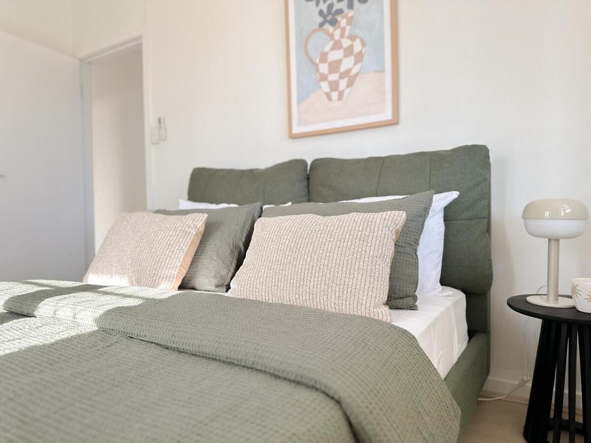 Penthouse Spot - Sleep 8 - Free Parking - 4km Cbd Apartment *