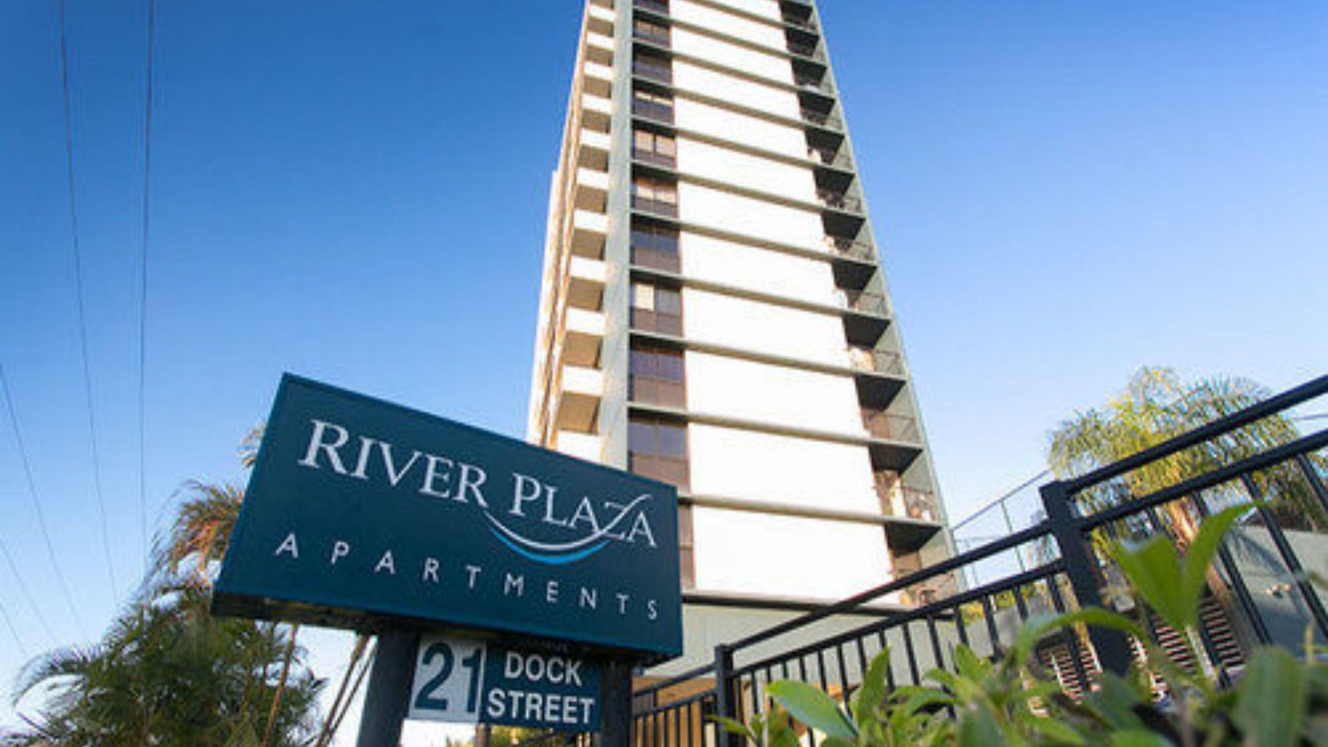 Aparthotel River Plaza 4*