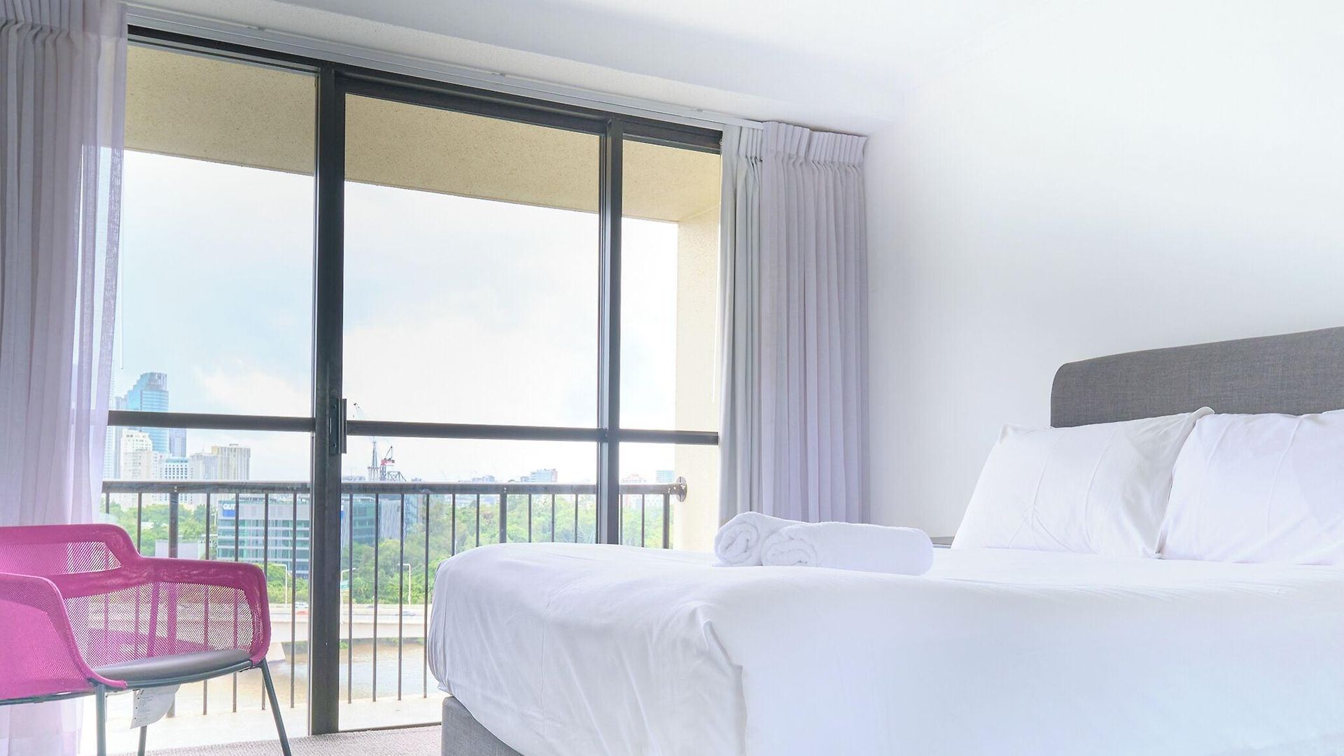 River Plaza Aparthotel 4*