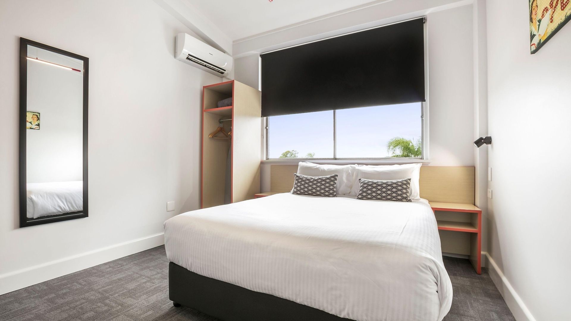 Hotel Nightcap At Camp Hill Brisbane