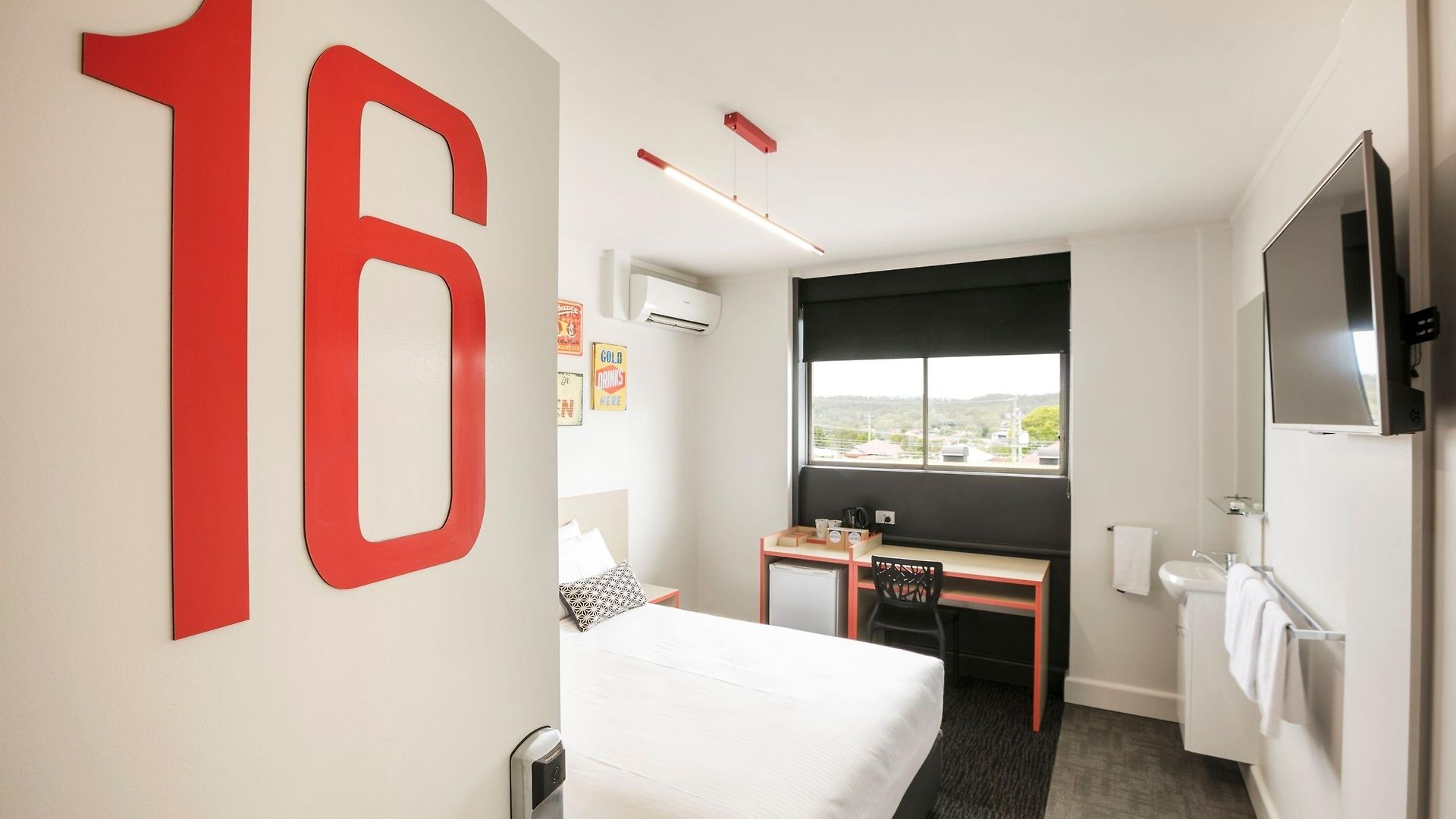 Hotel Nightcap At Camp Hill Brisbane