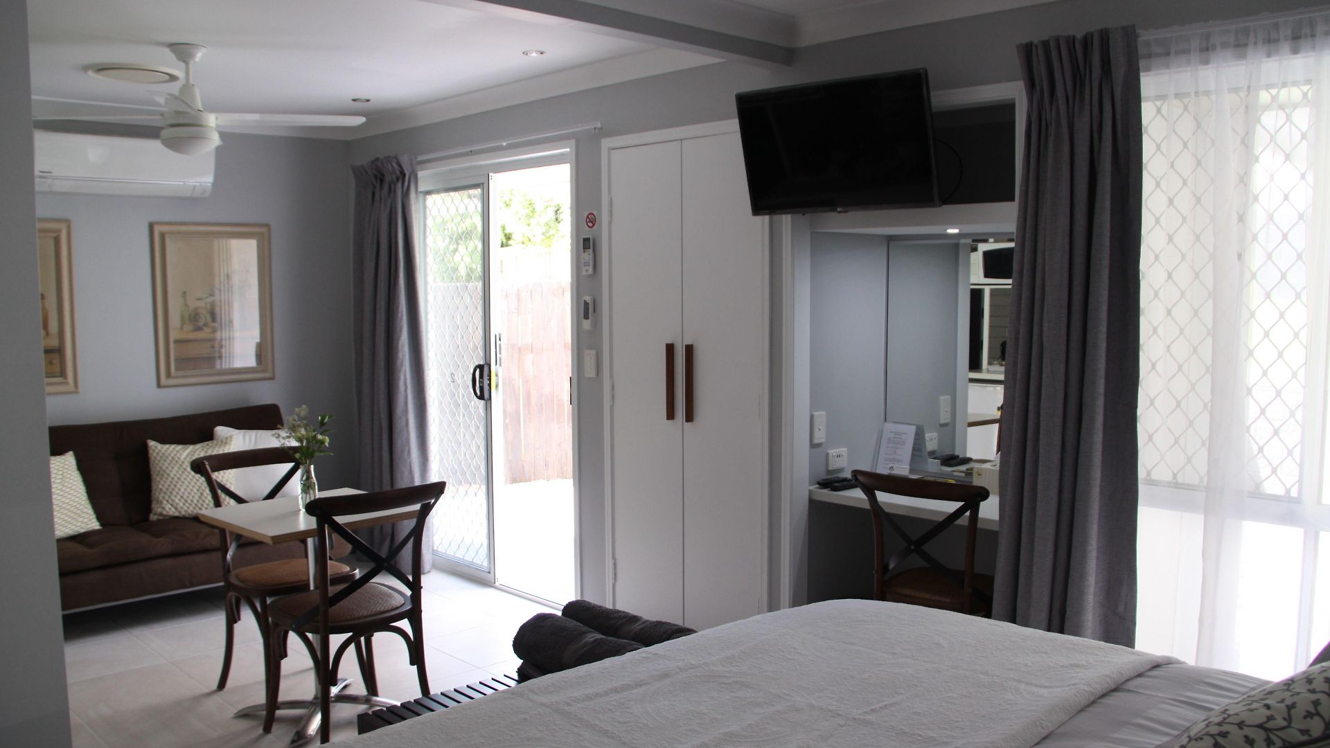 Bed & Breakfast Paperbark