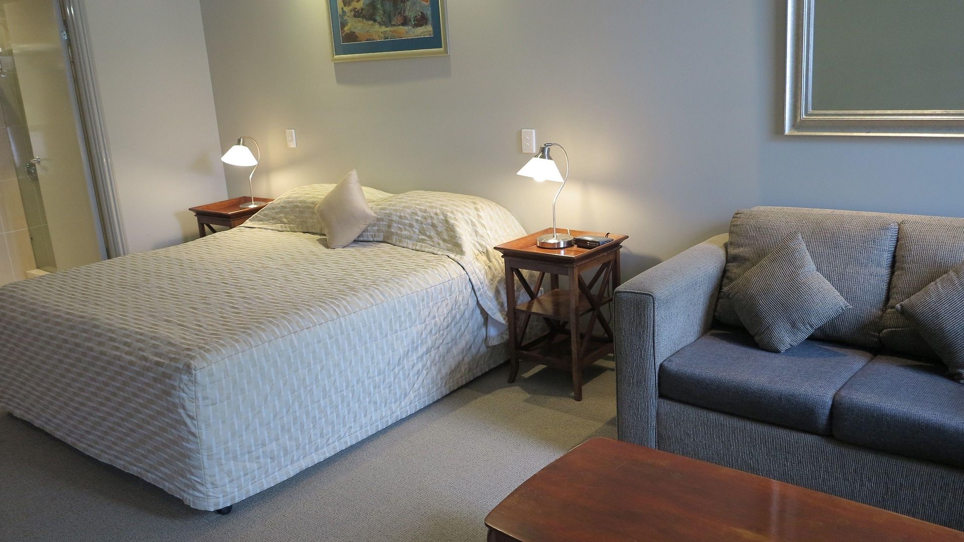 Shangri-la Gardens Motel