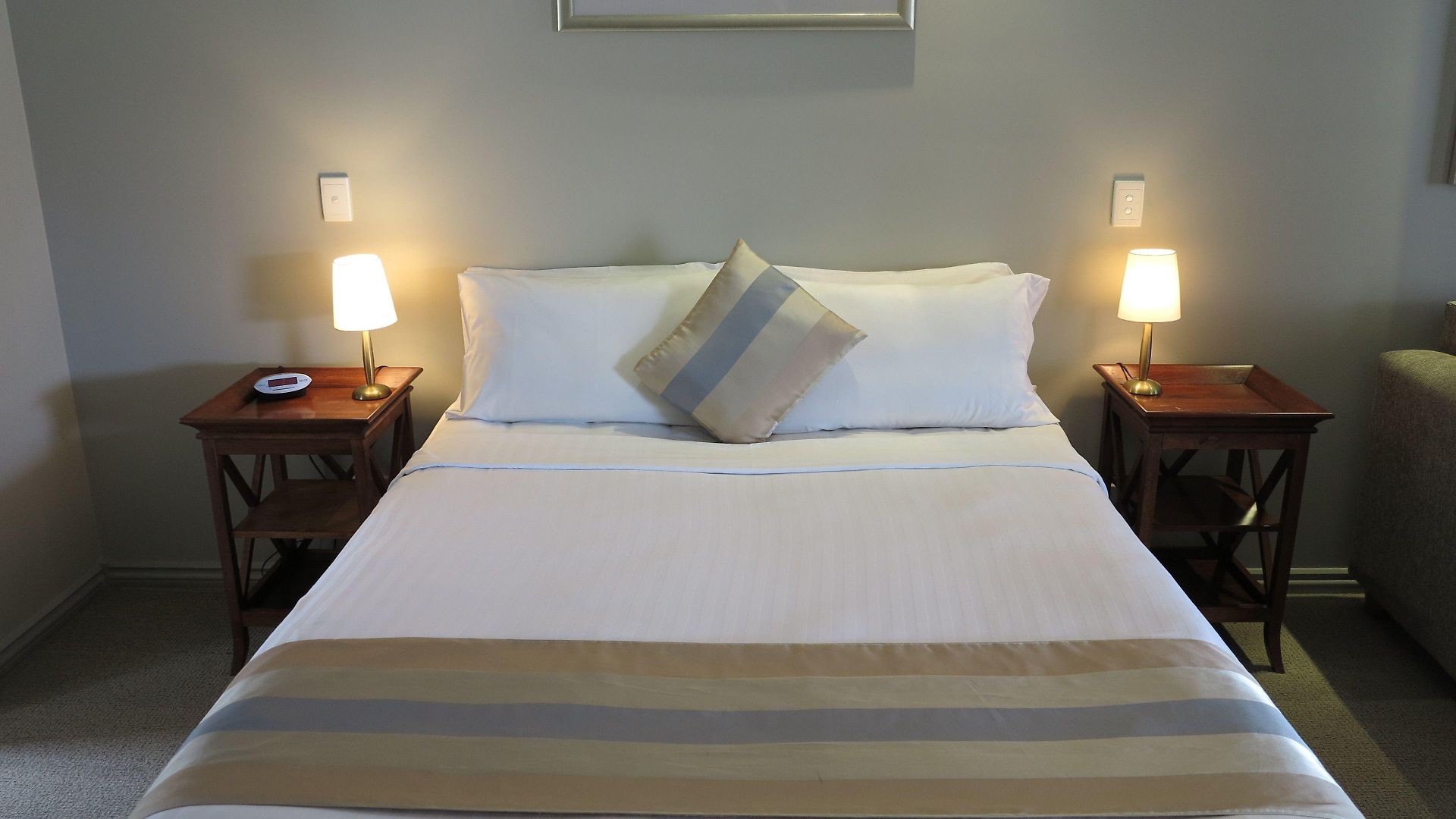 Shangri-la Gardens Motel 4*