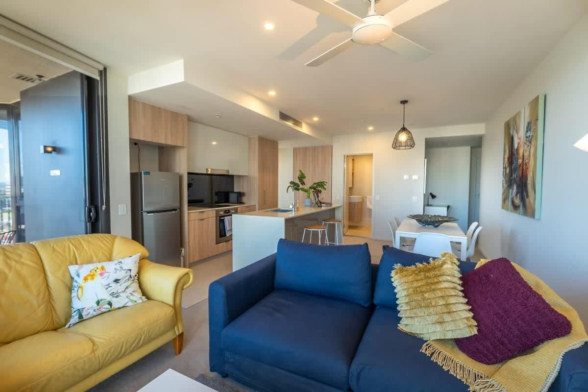 Lvl 23 Spire Infinity Pool Netflix Wifi Carpark By Stylish Apartment