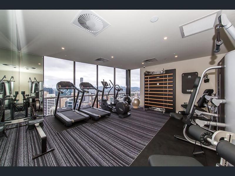 Lvl 23 Spire Infinity Pool Netflix Wifi Carpark By Stylish Brisbane