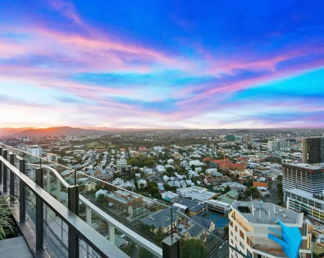 Lvl29 Rooftop Pool Carpark Netflix By Stylish Apartment *