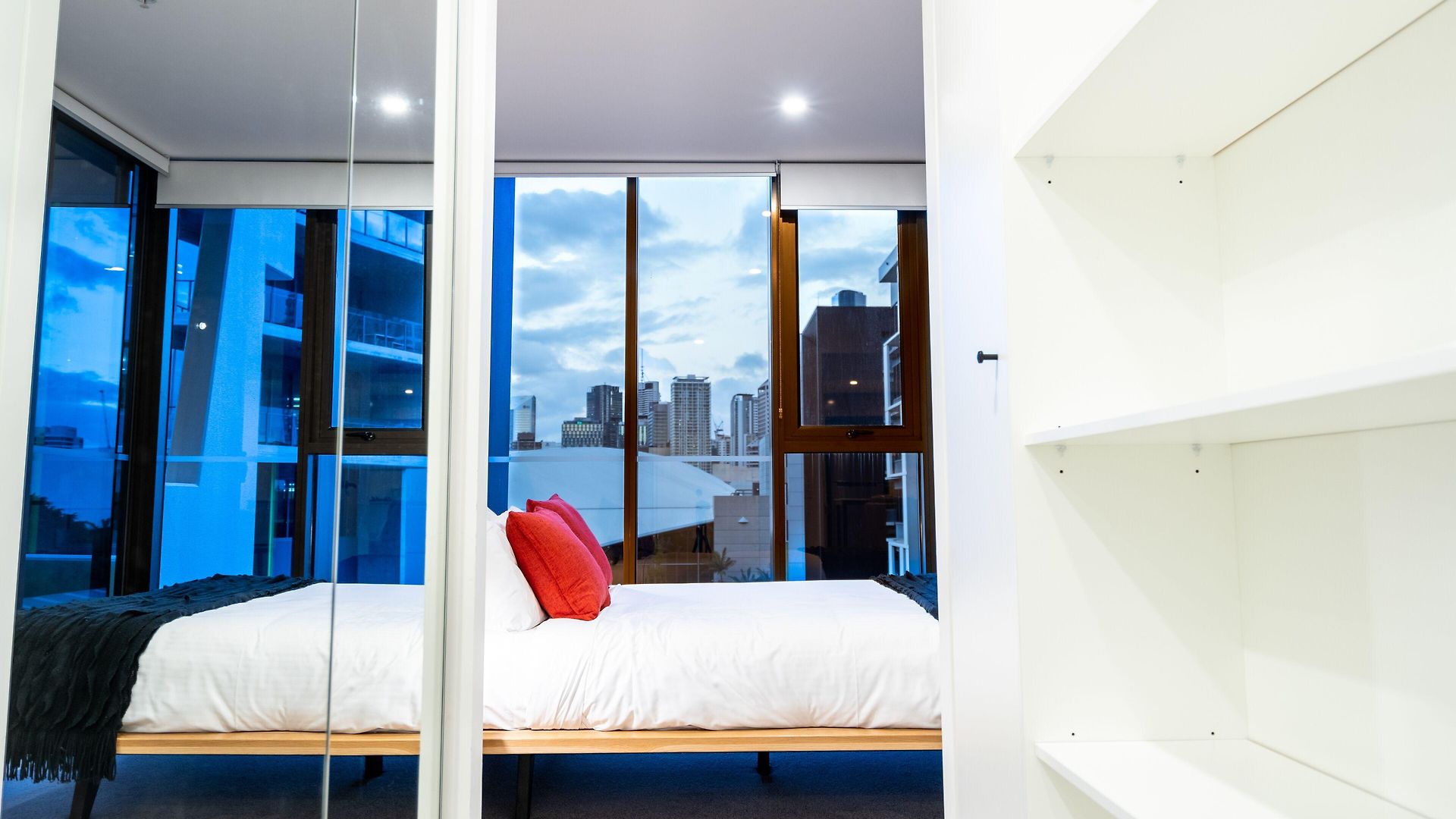 Opera South Aparthotel 5*