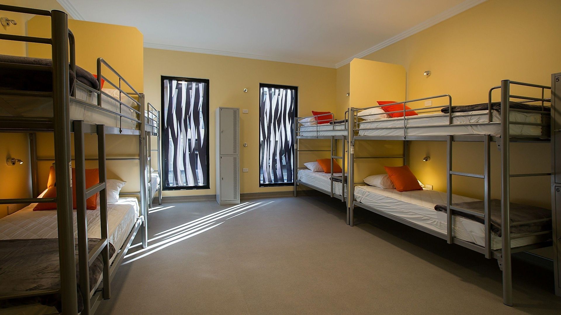 Breeze Hostel *