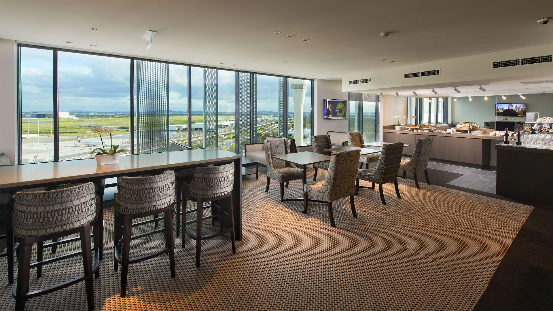 Pullman Airport Hotel 5*