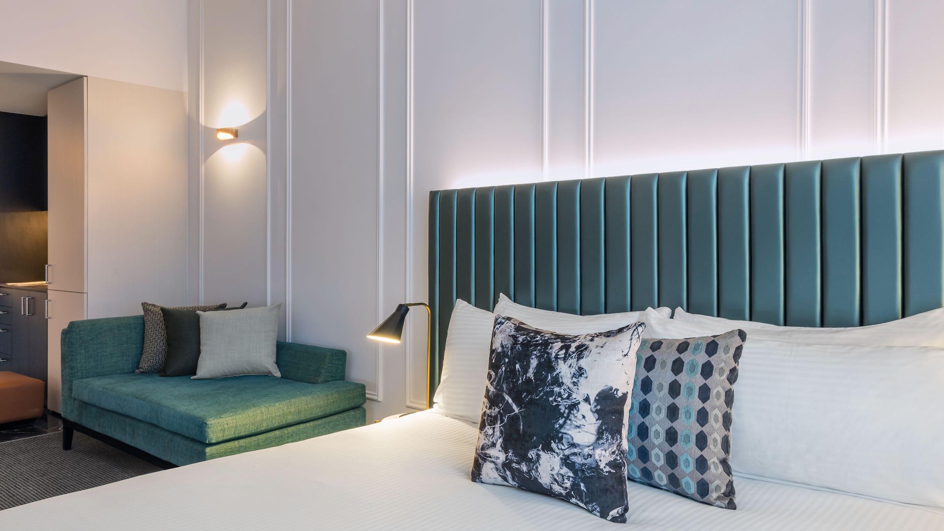 Adina Aparthotel 4*