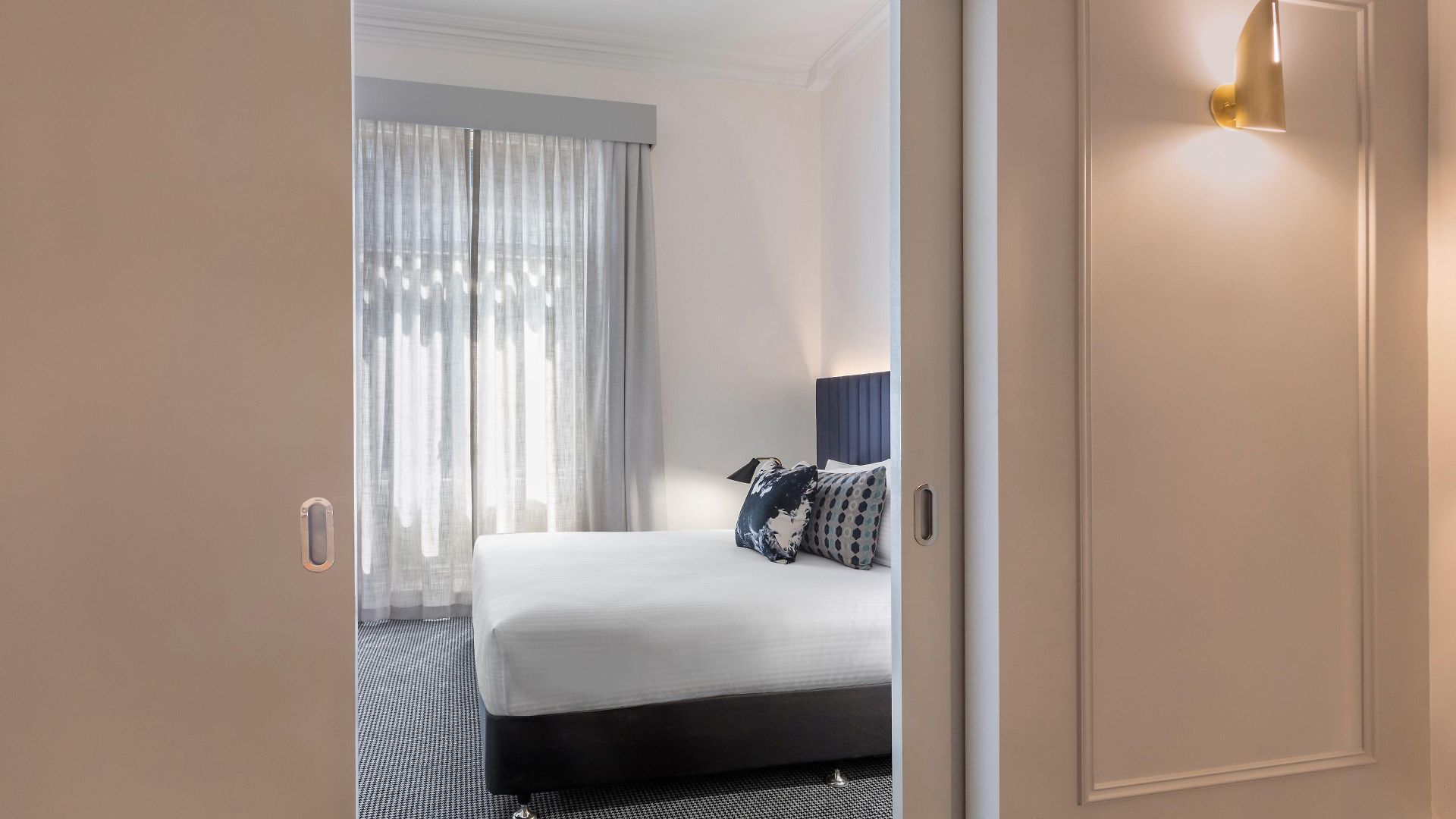 Adina Aparthotel 4*