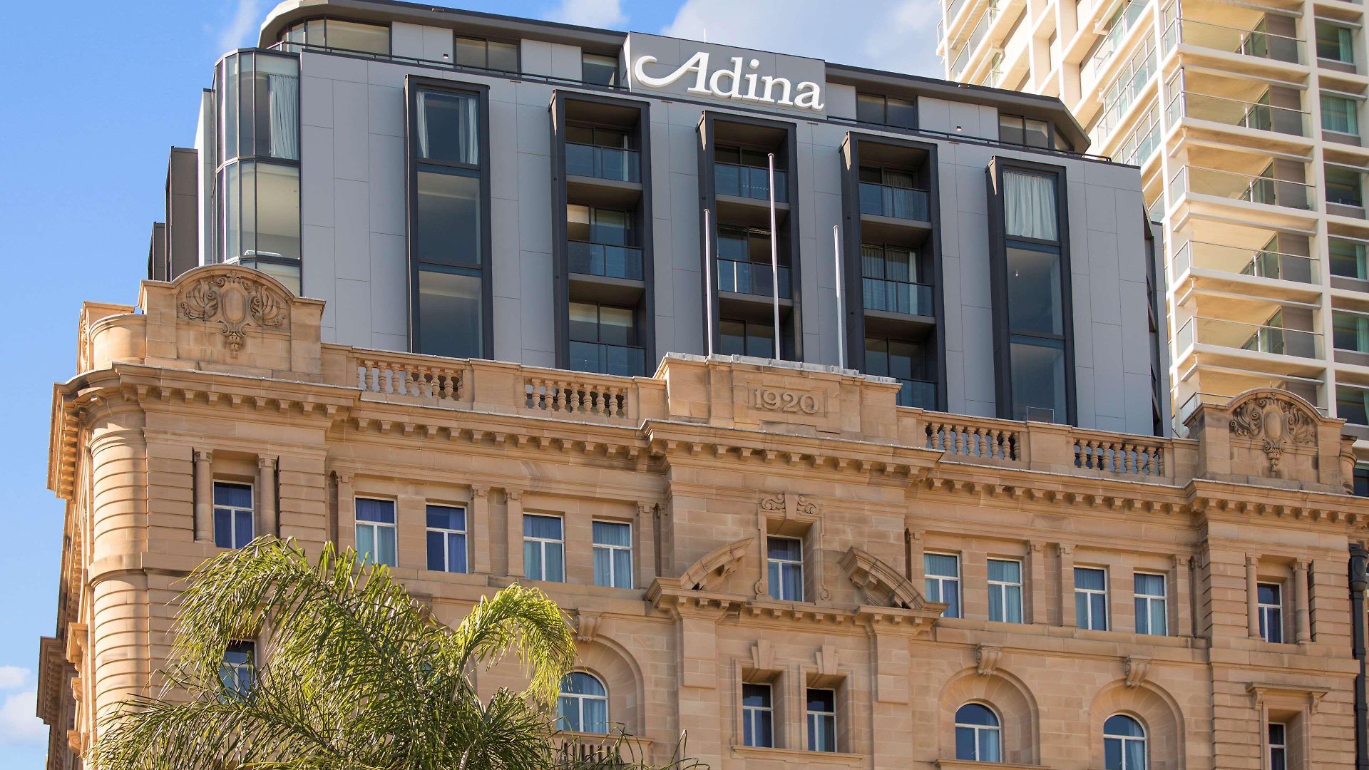 Adina Aparthotel 4*