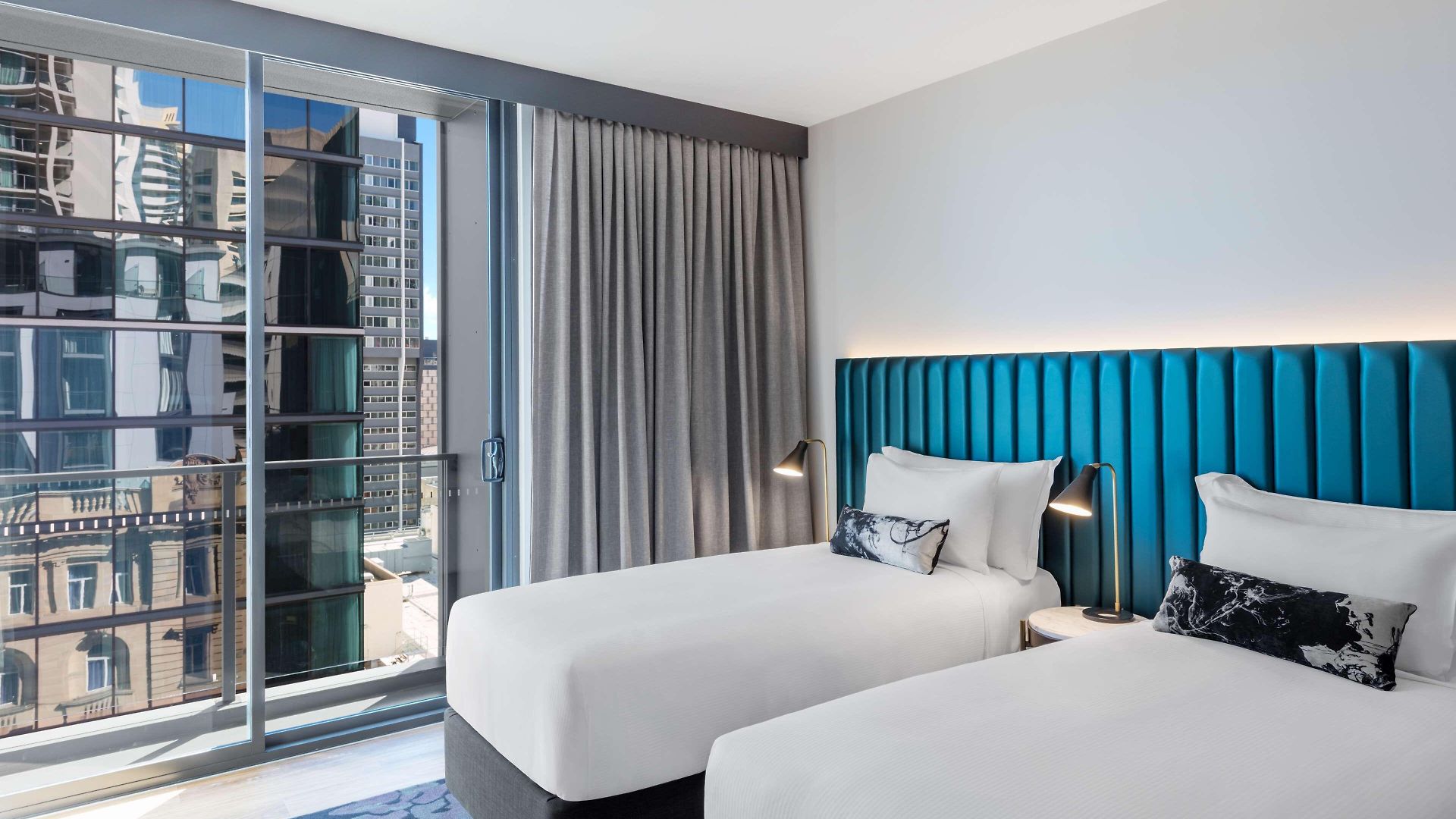 Adina Aparthotel 4*