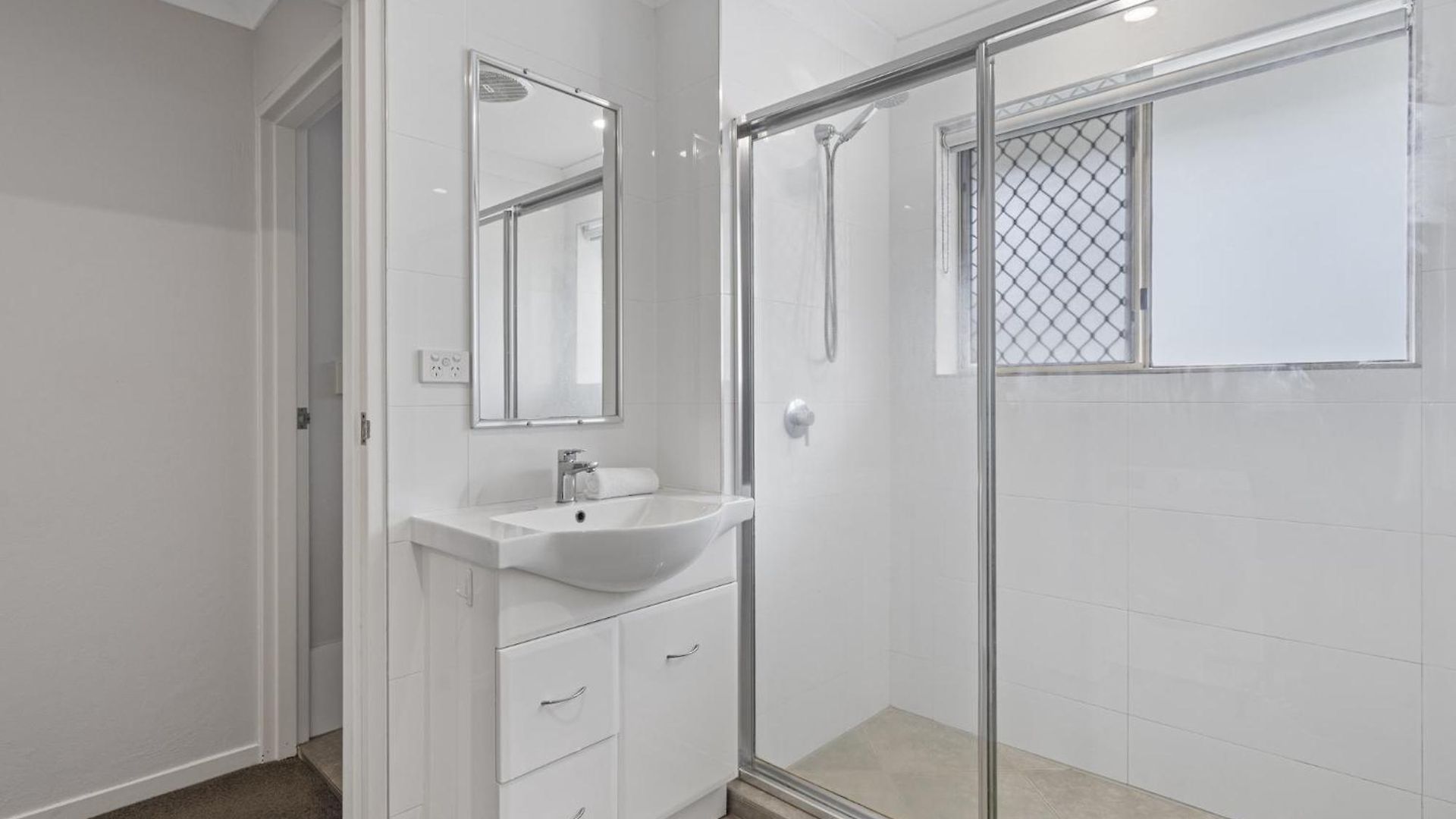 Charming 3-bed Near Local Shops