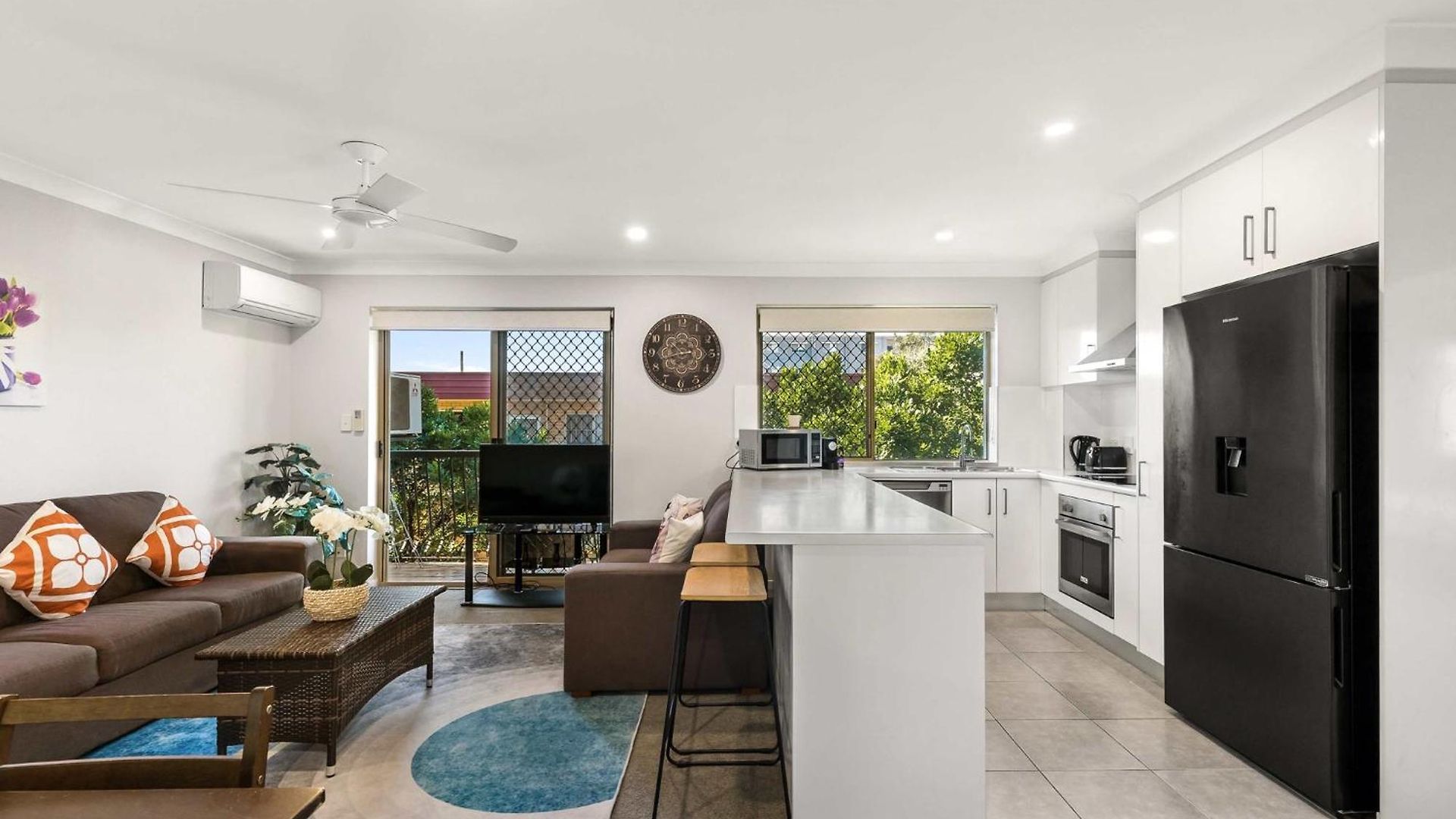 Charming 3-bed Near Local Shops *