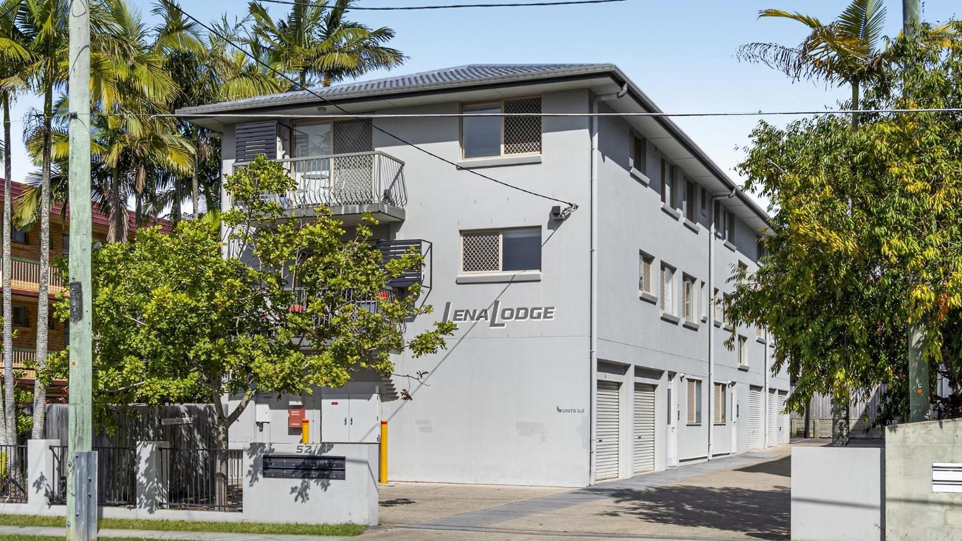 Apartment Charming 3-bed Near Local Shops