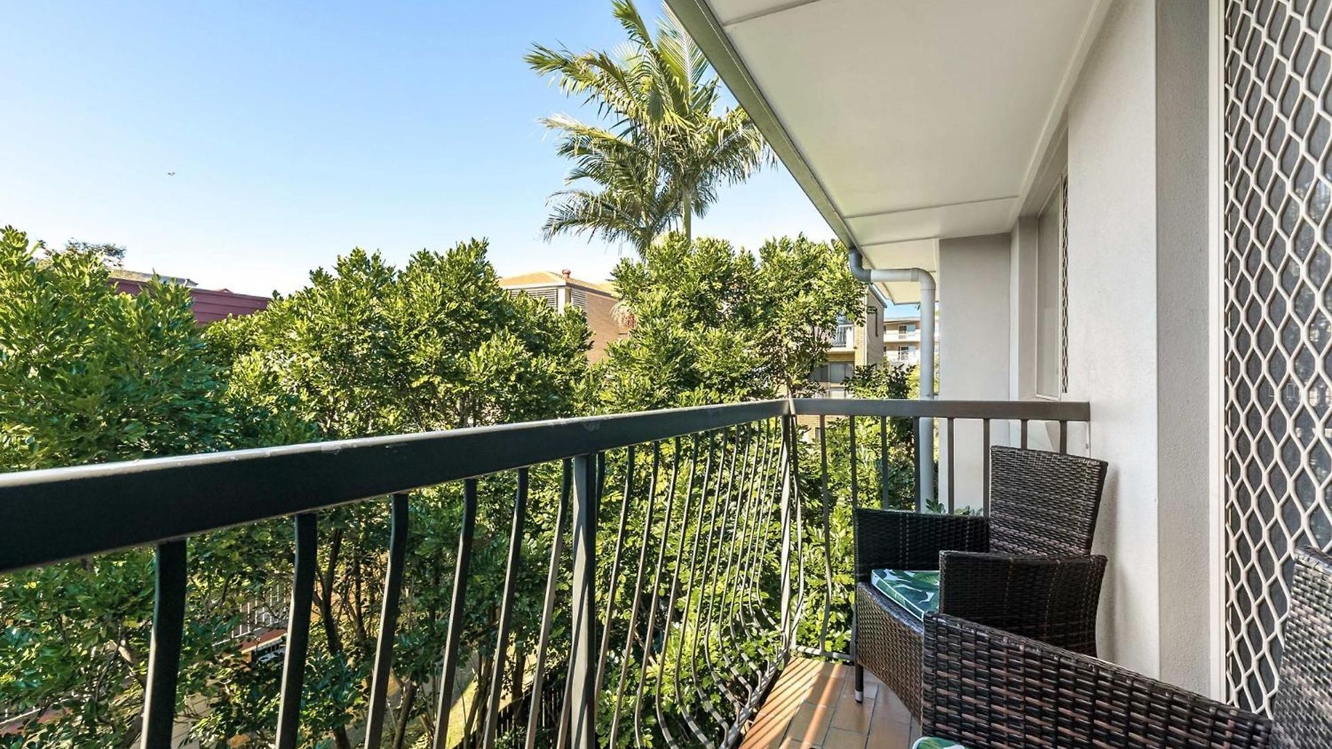 Apartment Charming 3-bed Near Local Shops *