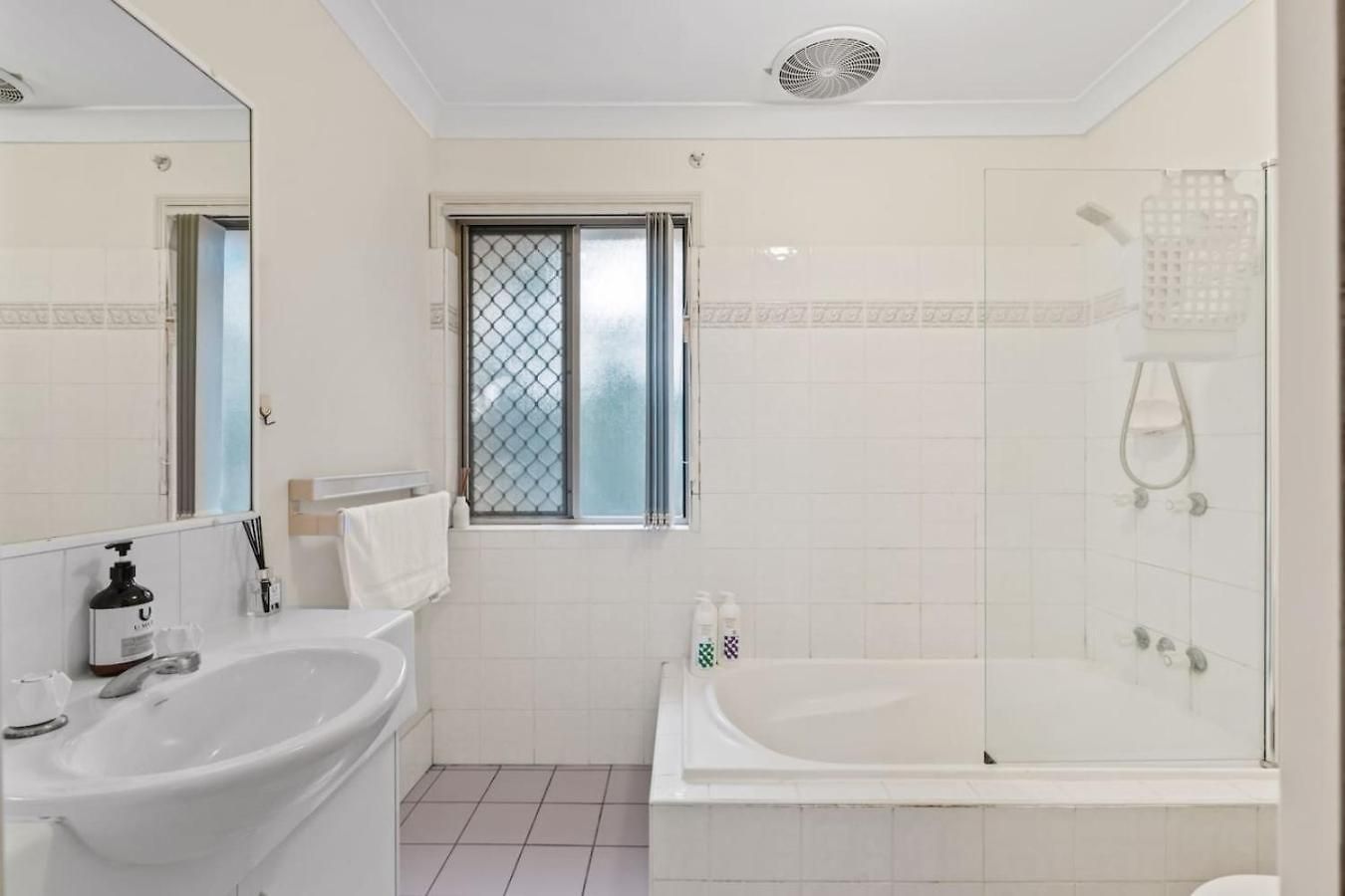 3br Townhouse Stylish Living In Sunnybank Hills Brisbane