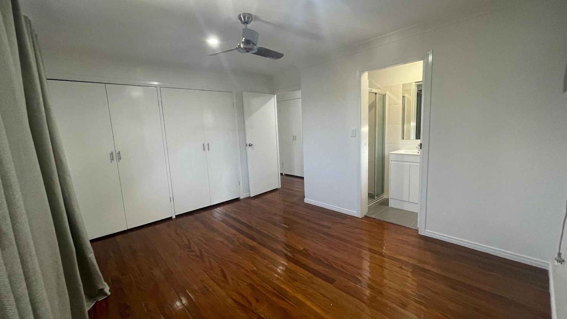 Sunnybank Hills - Near Shopping & Dining *