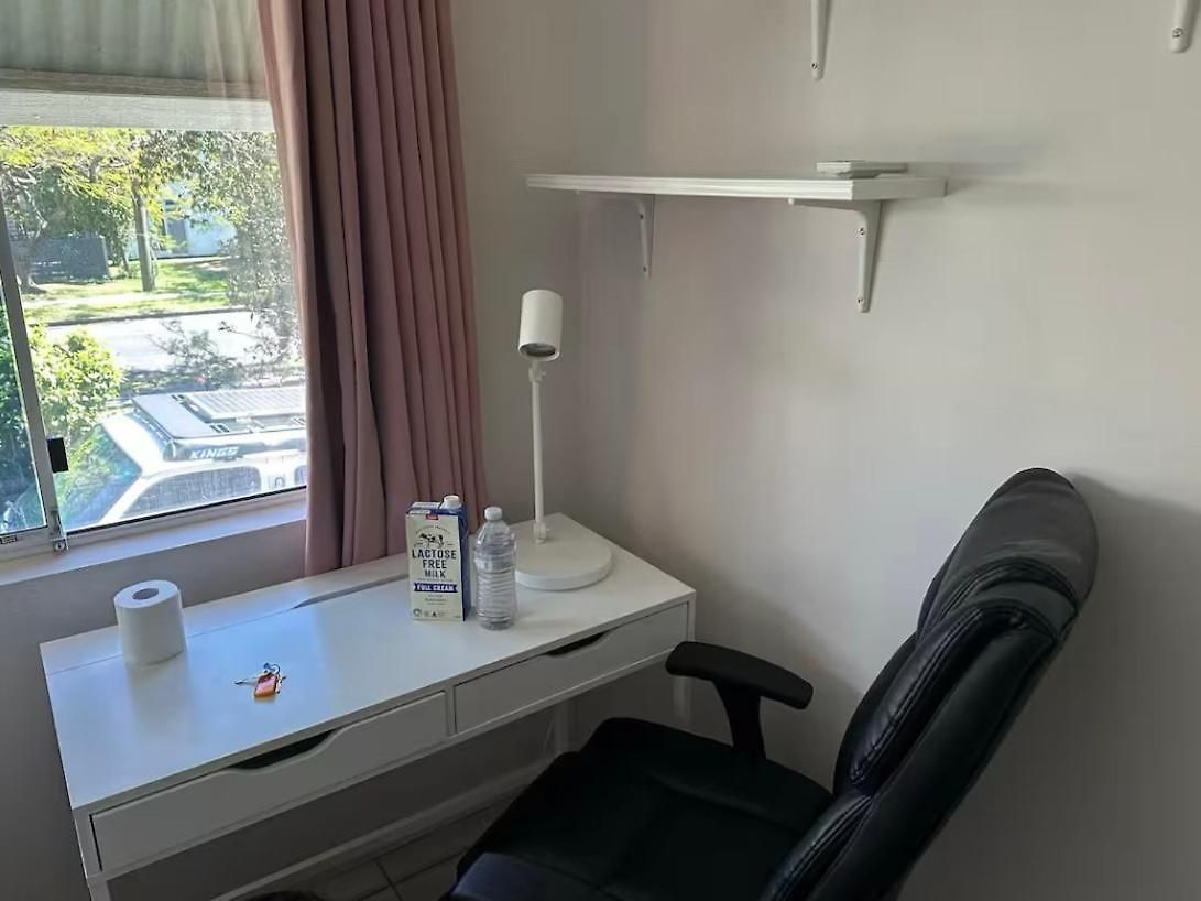 Uq Single Bedroom With Pool Q2 Homestay