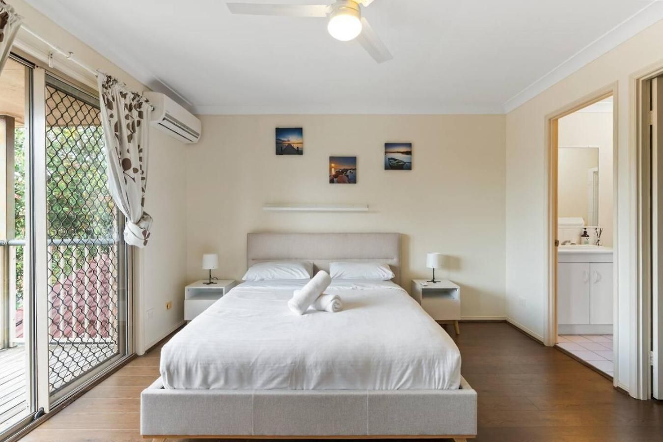 Holiday home 3br Townhouse Stylish Living In Sunnybank Hills *